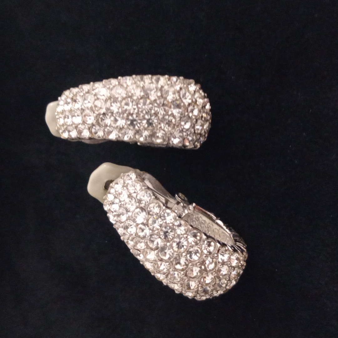 Elegant Ciner Vintage Silver-Tone Crystal Earrings 95$